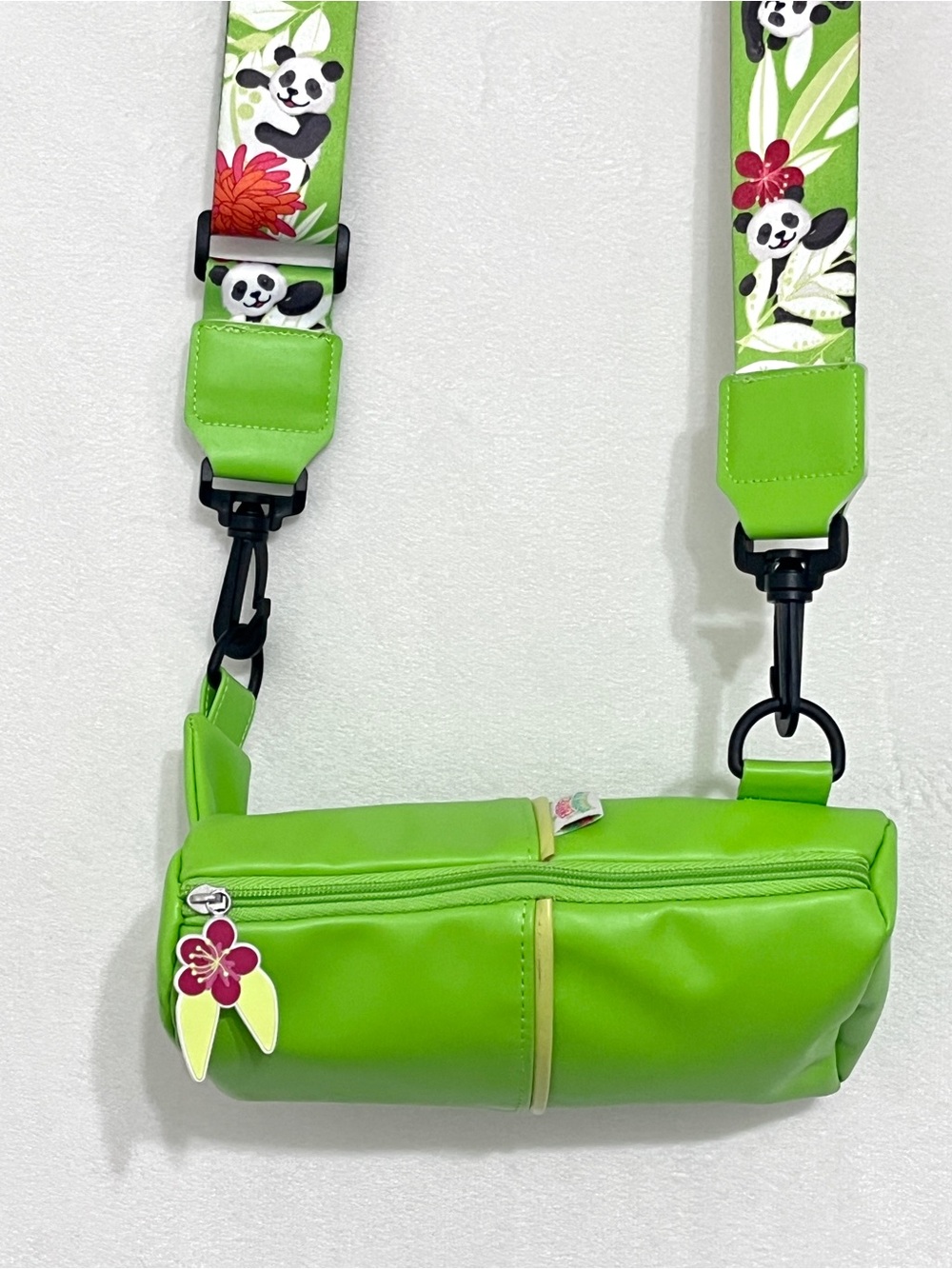*Collectible*Official Girl Scout Reward Lime Green Panda Crossbody Cylinder Bag - Picture 2 of 8